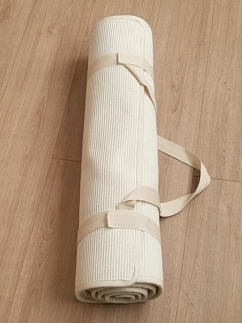 Antypoślizgowa mata do jogi i pilatesu z wełny